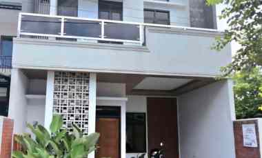 Rumah Plus Kolam Renang Rooftop Luas di Jagakarsa Jaksel