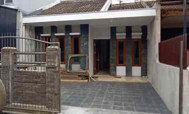 Dijual Cepat Rumah Baru Renovasi Lokasi Strategis dalam Komplek