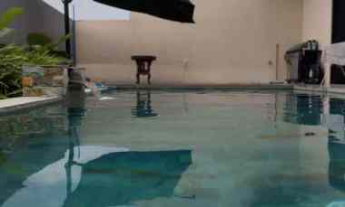 Tanah dan Bangunan Ada Kolam Renang dekat jl Otista Tarogong Garut