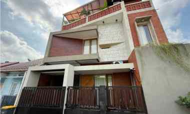 Rumah Modern 3 Lantai Rooftop Pondok Cabe Cinangka