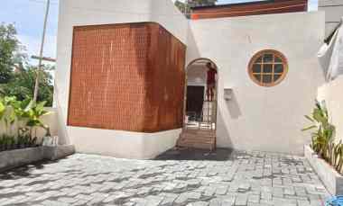 Rumah Cantik Ala Villa Free Kolam Renang di Jogja Utara