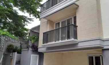 Dijual Rumah 3 Lantai dalam Townhouse Exclusive di Pekayon Pejaten
