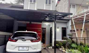 Rumah Terawat 2 Lantai di Jalan Golf Raya Arcamanik Bandung