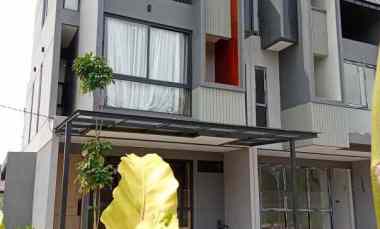 Town House Ekslusif 3 Lantai Desain Modern di Cilandak Pondok Labu