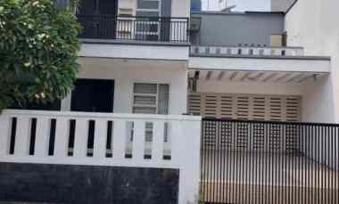 dijual rumah jl pondok gading utama