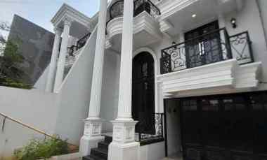 Rumah 3 Floor Kolam Renang Pribadi