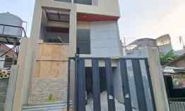 Dijual Rumah 3,5 Lantai dengan Kolam Renang Pribadi Rawamangun Jaktim