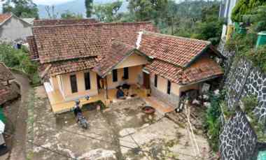 Dijual Rumah Murah dan Luas di jl Raya Cinanggela, Samping Balai Desa