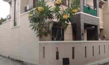 Rumah Hook Kokoh di Komplek Jatiwarna Pondok Gede Bekasi