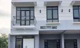 Cluster One Gate Classic Eropa Nempel Jalan Raya Utama di Kota Depok