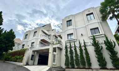 Rumah Sultan Lokasi Strategis di Setraduta Parongpong Bandung