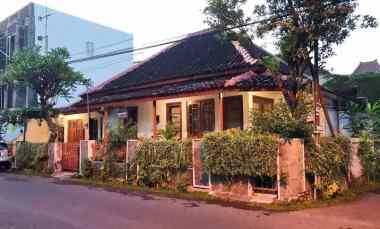 Rumah Tengah Kota Yogya, Pinggir jl. Surokarsan Tamansiswa