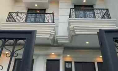 Rumah Baru Classic Modern Siap Huni di Duren Sawit Jakarta Timur