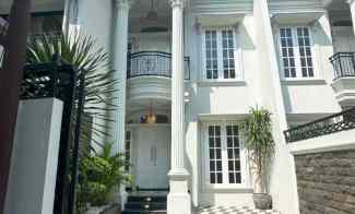 Rumah 2 Lantai Siap Huni Ada Kolam Renang Pribadinya di Kebagusan