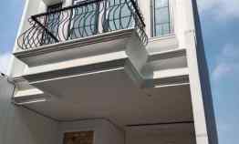 Rumah Eropa Classic Desain, 1,150 Milyar di Jln Durian Jagakarsa Jakse