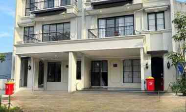 Rumah Baru American Classic di Kahfi 1 Jagakarsa Jaksel