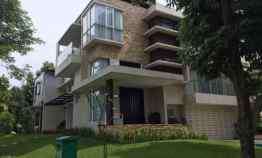 Rumah 3 Lantai Hook dengan Lingkungan yang Nyaman di BSD