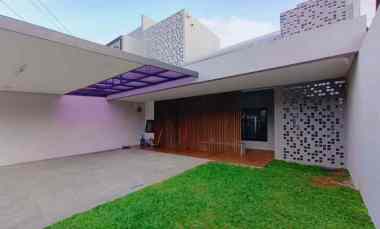 Rumah Baru Semi Furnished, Lt.300 Lb.340 Joglo, Jakbar. Rp.7,2M