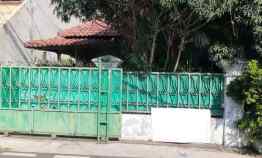 Rumah Bentuk L di Johar Baru, 450 meter ke Pasar Johar Baru