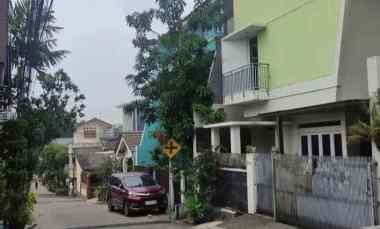 Dijual Rumah 2 Lantai dalam Komplek Siap Huni di Jalan Juanda, Depok