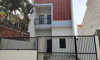 Brand New House Karah 1M-an dekat Gunungsari, Ketintang, Kebraon