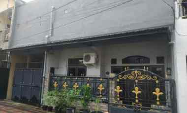 Rumah Second Siap Huni dekat Unair, Stasiun Gubeng Cocok Buat Kost