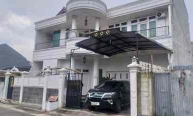 Dijual Rumah dengan Private Pool di Karang Tengah Permai Tangerang