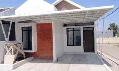 Rumah Komplek Cihanjuang Rahayu 2 menit Universitas Advent Hook