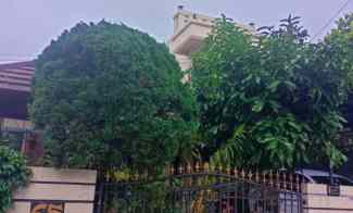 Hunian Keluarga yang Sejuk dan Asri di Komplek Katumiri