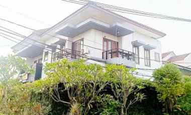Rumah Impian 2 Lantai dengan Garasi dan Carport di Kawasan Elite Jakar