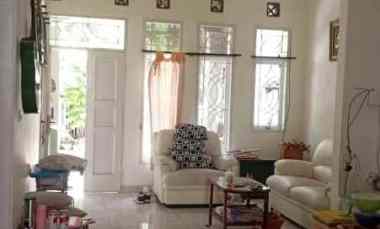 Rumah Cantik Bangunan Kokoh Tanah Luas dalam Cluster Area Kawaluyaan