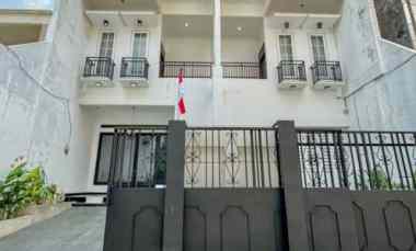 Dijual Rumah Minimalis Modern Lokasi Strategis Kebayoran Baru