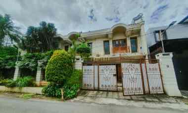 Rumah Mewah Modern dalam Perumahan di Pondok Indah, Jakarta Selatan