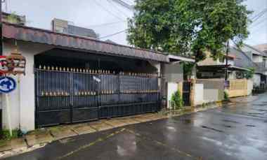 Big Land Kebayoran Baru Rumah Luas Cocok untuk Keluarga Besar Kost