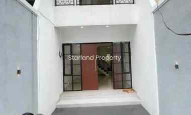 Rumah Siap Huni Konsep Klasik Modern di Kelapa Dua Kebon Jeruk Jakbar