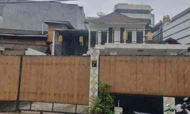 Jual Rumah Strategis dan Siap Huni di Kebon Sirih Barat I, Kebon Sirih