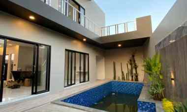 Rumah Mewah 2 Lantai Furnished dengan Kolam Renang di Ngaglik Sleman J