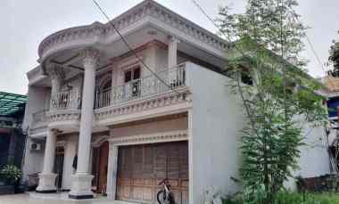 Rumah Mewah Full Furnished Lokasi Strategis di Kalapa Dua Wetan JakTim