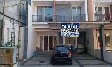 Dijual Rumah 2 Lt, Cluster, Bagus, Strategis, Row 2 mobil, Kelapa Gading