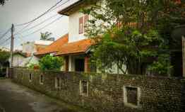 Rumah 2Lt, Semi Furnished, Hal. Luas, Gazebo, di Kemandoran, Cinangka