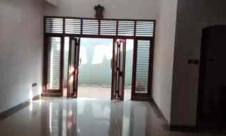 Rumah Dijual Bangunan Kokoh Model Klasik Minimalis Kawasan Kemanggisan