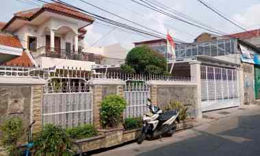 Rumah Furnish Kolam Renang Jual Bawah Pasar di Palmerah, Jakbar