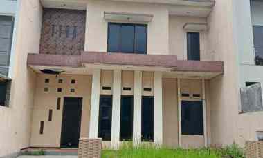 Rumah Murah 2M-an Kertajaya Indah Regency Bebas Banjir, Depan Taman