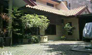 Rumah Klasik Kertomenanggal 1.5 Lantai, DKT Trans Icon Mall, Tol Waru