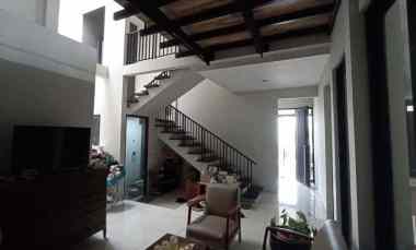 Rumah Ketintang Minimalis Modern Strategis Bagus Semi Furnished