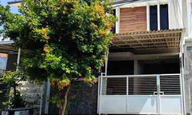 Bangunan Baru Dijual Rumah 2 Lantai di Perum Ketintang Madya Surabaya