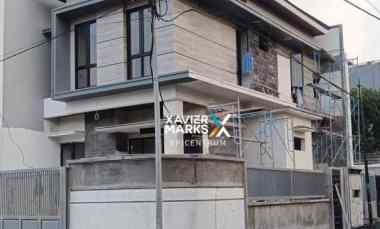 Dijual Rumah Modern Kontemporer Klampis Anom Wisma Mukti