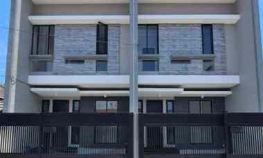 Rumah Baru 2 Lantai One Gate System Area Klampis, Surabaya Timur