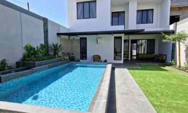 Dijual Rumah Cantik dengan Kolam Renang di Setiabudi Bandung