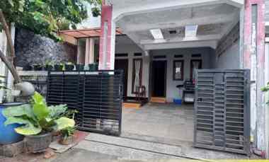 Dijual Rumah Cantik Semi Furnished Bebas Banjir di Komplek Billy Moon